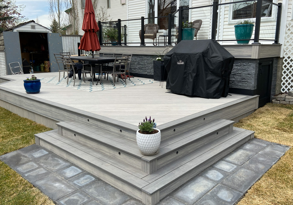 Deckorators Voyage composite decking
